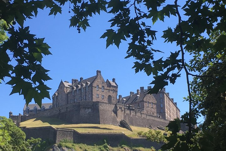 Edinburgh Castle from St Cuthbert's Churchyard
